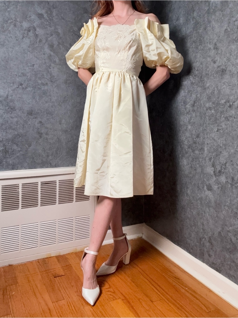 VTG 70s Ivory Taffeta Wedding Dress Puff Sleeve Embroidered Off-Shoulder Mini